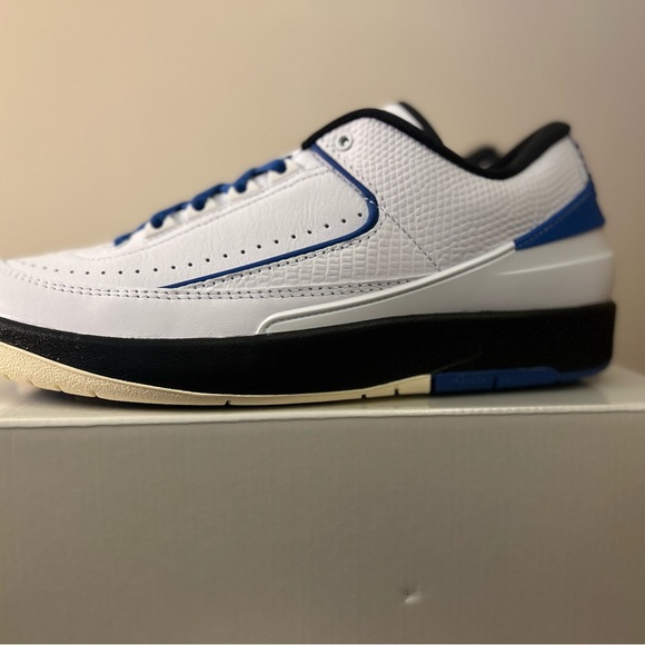 BRAND NEW- Jordan 2 Low Varsity Royal WMNS Sz 11 SKU: dx4401-104 - Picture 2 of 7